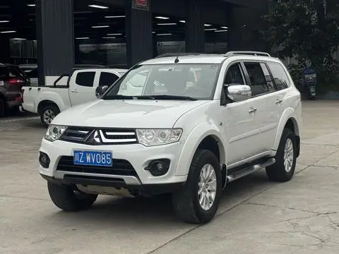Mitsubishi 帕杰罗·劲畅 2013