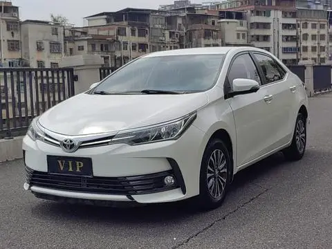 Toyota Corolla 2018 — фото 1