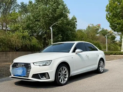 Audi A4L 2019 — фото 1
