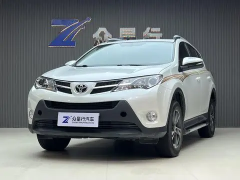 Toyota RAV4 2015 — фото 1