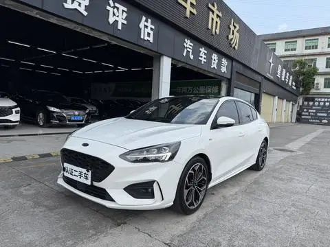 Ford Focus 2020 — фото 1