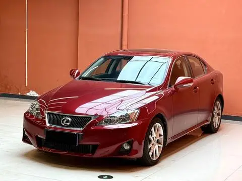 Lexus IS 2011 — фото 1