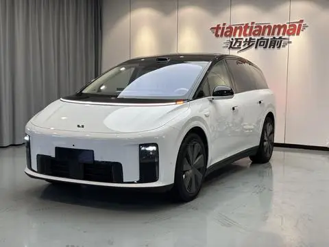 Li i8 2025