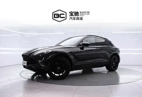 Aston Martin DBX 2021