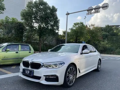 BMW 5 Series 2018 — фото 1