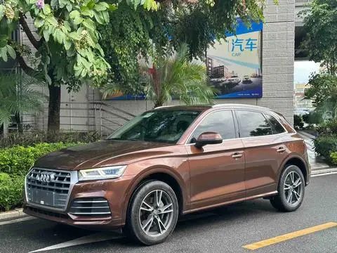 Audi Q5L 2018 — фото 1