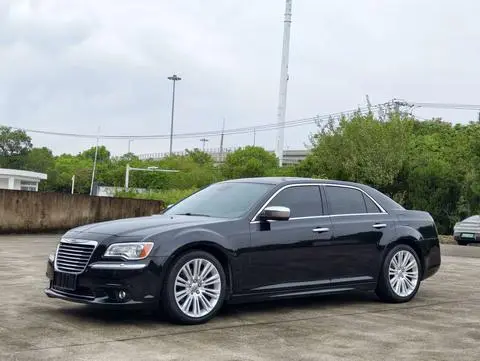Chrysler 300C 2014 — фото 1