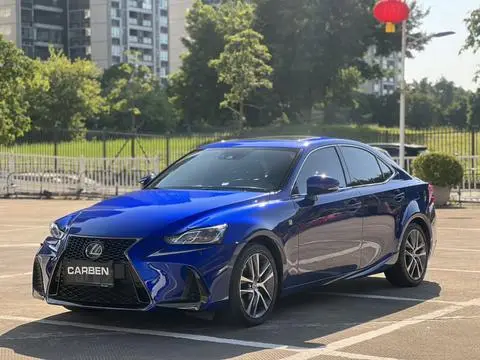 Lexus IS 2017 — фото 1
