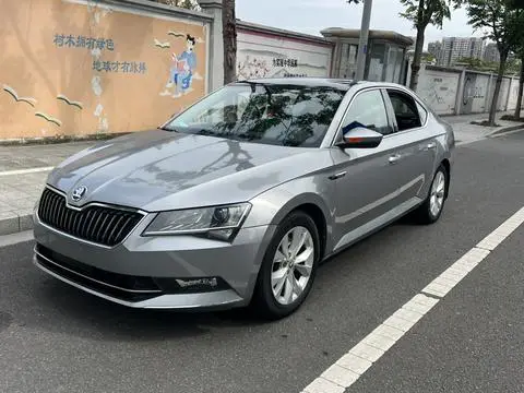 Skoda Superb 2018 — фото 1