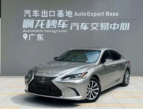 Lexus ES 2020 — фото 1