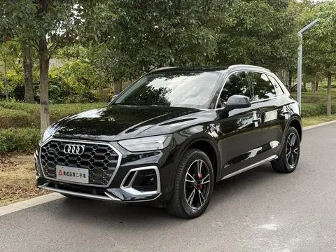 Audi Q5L 2022 — фото 1