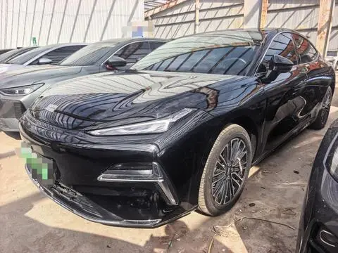 Geely 星耀8 PHEV 2025