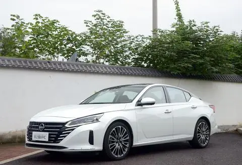 Nissan Teana 2022