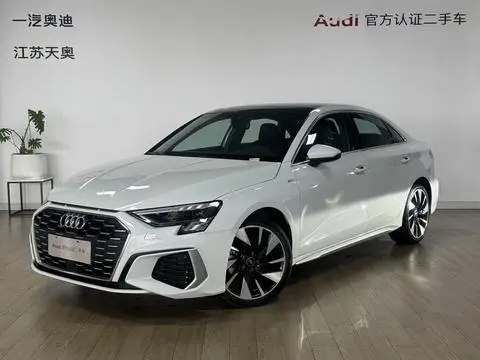 Audi A3 2024 — фото 1