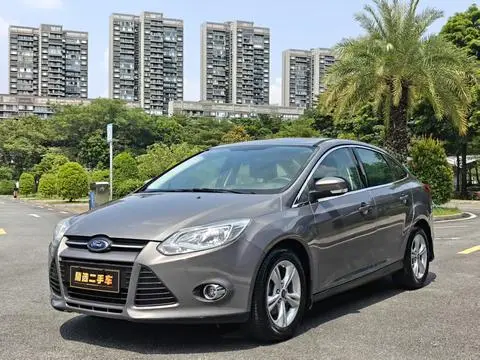 Ford Focus 2012 — фото 1