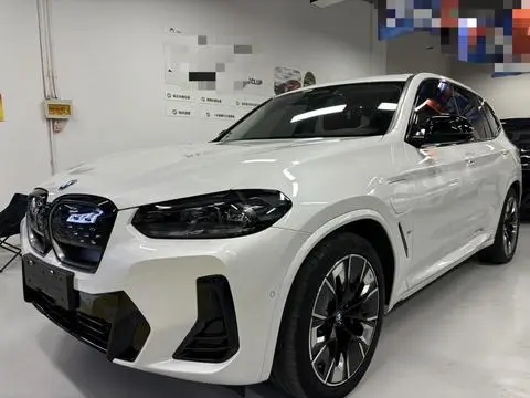 BMW iX3 2024