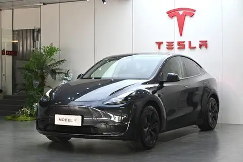 Tesla Model Y 2024 — фото 1