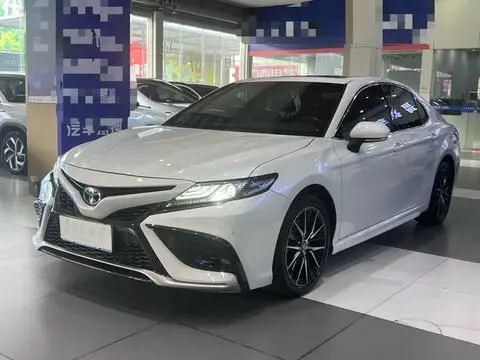 Toyota Camry 2021 — фото 1