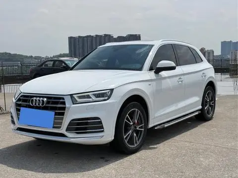 Audi Q5L 2020 — фото 1