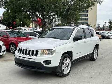 Jeep 指南者 2012 — фото 1