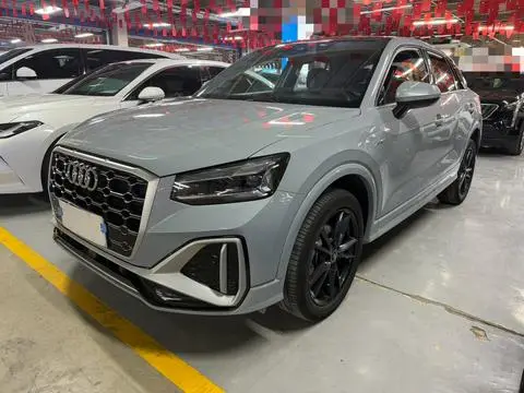 Audi Q2L 2022 — фото 1