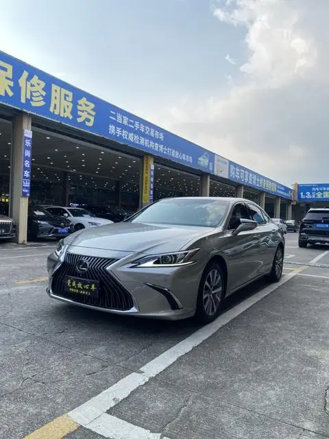 Lexus ES 2018