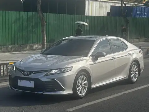Toyota Camry 2023 — фото 1