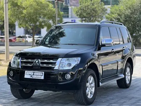 Mitsubishi 帕杰罗 2012
