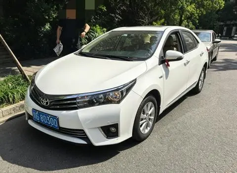 Toyota Corolla 2014 — фото 1
