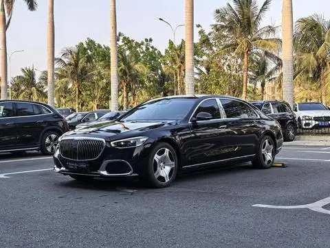 Mercedes-Benz 迈巴赫S-Class 2025