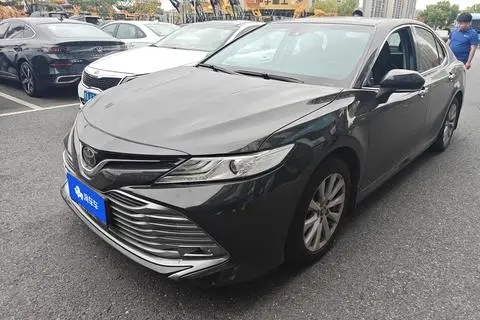 Toyota Camry 2019 — фото 1
