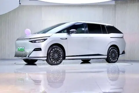 XPeng 小鹏X9 2025