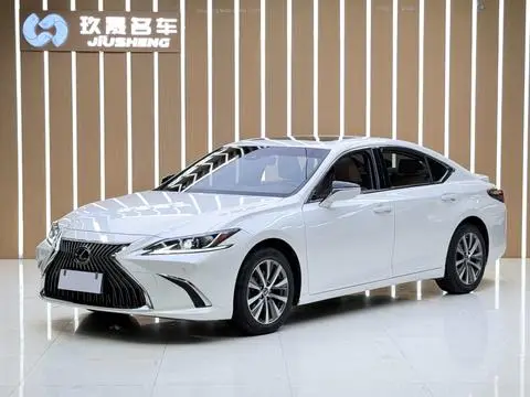 Lexus ES 2020