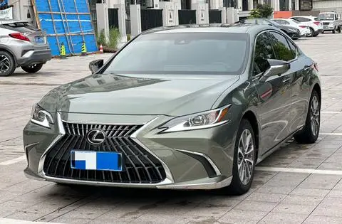 Lexus ES 2022 — фото 1