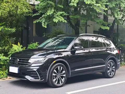 Volkswagen Tiguan L 2023 — фото 1