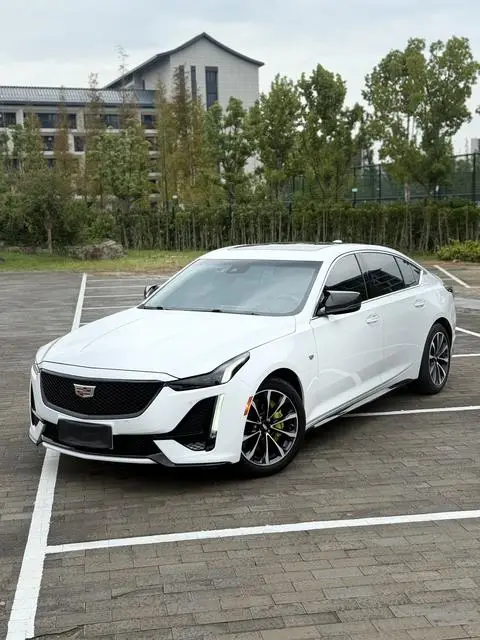 Cadillac CT5 2022 — фото 1