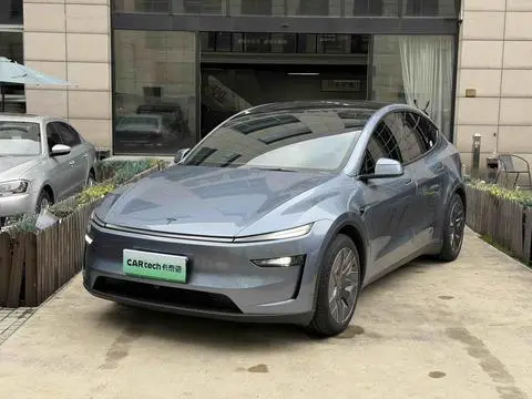 Tesla Model Y L 2026