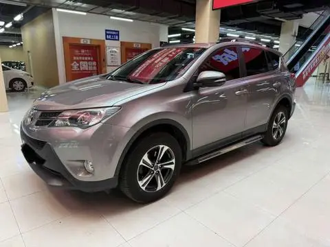 Toyota RAV4 2015 — фото 1