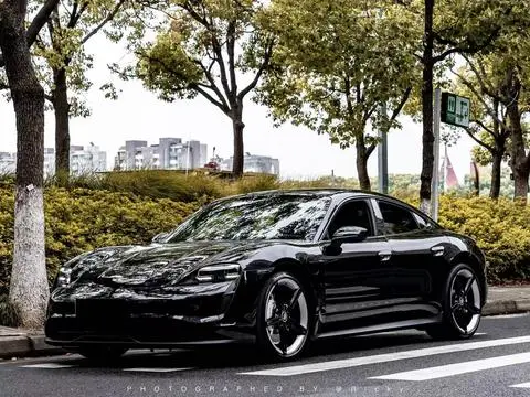 Porsche Taycan 2022