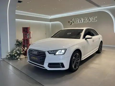 Audi A4L 2019 — фото 1