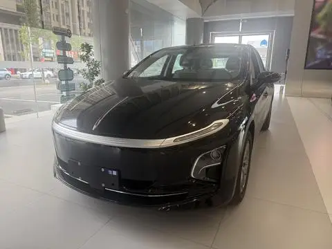 Hongqi E-QM5 2025