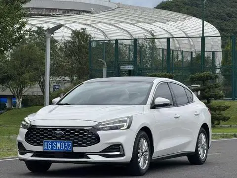 Ford Focus 2020 — фото 1