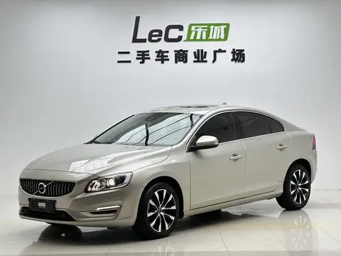 Volvo S60 2019 — фото 1