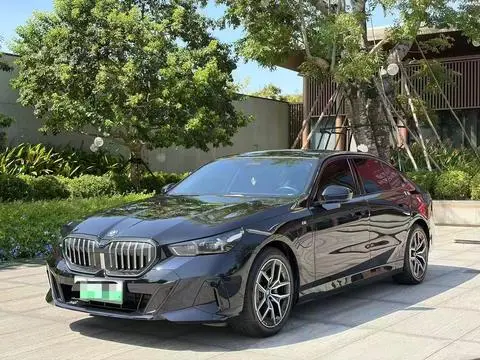 BMW i5 2024 — фото 1