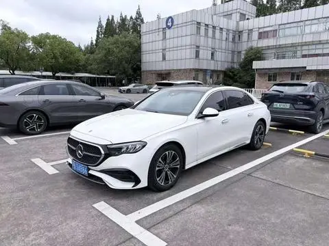 Mercedes-Benz E-Class 2025 — фото 1