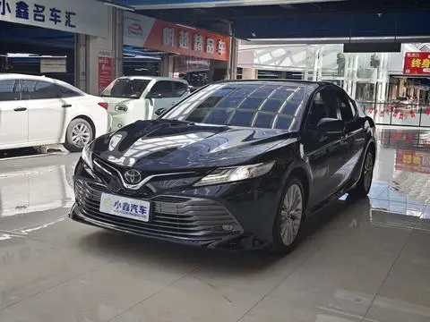 Toyota Camry 2018 — фото 1