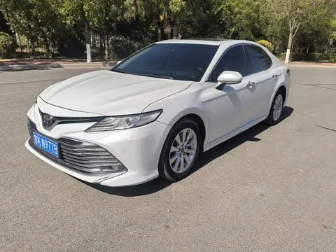 Toyota Camry 2018 — фото 1