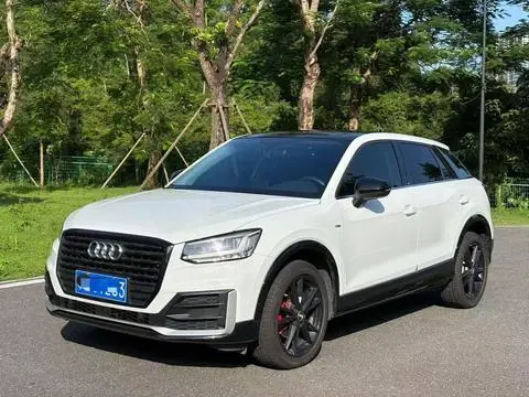 Audi Q2L 2020 — фото 1