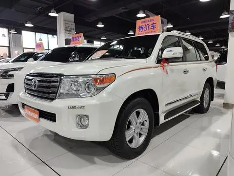 Toyota Land Cruiser 2015 — фото 1