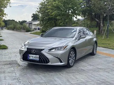 Lexus ES 2022 — фото 1